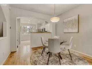 Photo #5: 202843259 Listing 