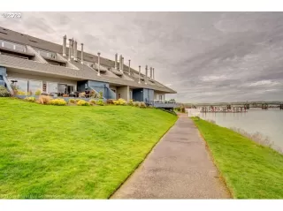 Photo #3: 20285136 Listing
