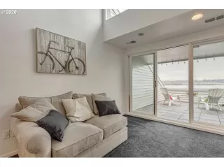 Photo #6: 20285136 Listing