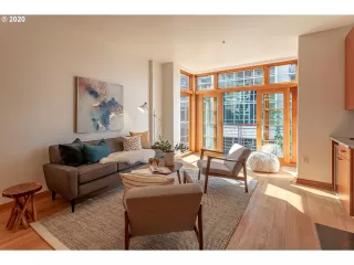 Photo #5: 20285183 Listing