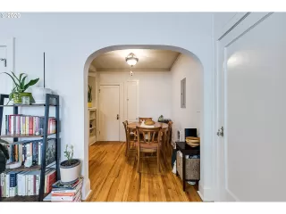 Photo #5: 20285215 Listing