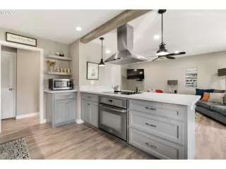 Photo #4: 20285281 Listing