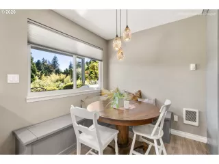 Photo #6: 20285281 Listing