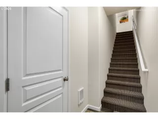 Photo #4: 20285408 Listing