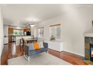 Photo #5: 20285408 Listing