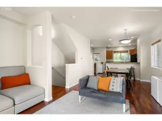 Photo #6: 20285408 Listing