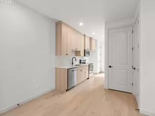 Photo #2: 202857248 Listing