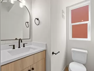 Photo #4: 202857248 Listing