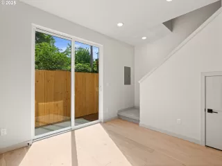 Photo #5: 202857248 Listing