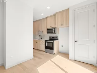 Photo #6: 202857248 Listing