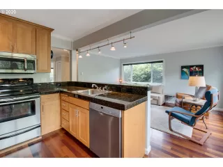 Photo #4: 20285742 Listing