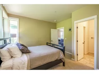 Photo #5: 20285911 Listing