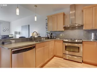 Photo #4: 20286527 Listing