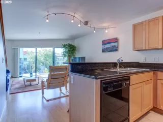 Photo #4: 20286825 Listing 