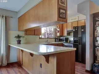 Photo #6: 20288133 Listing