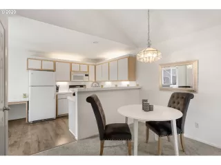 Photo #6: 20289114 Listing