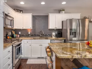 Photo #6: 20289648 Listing