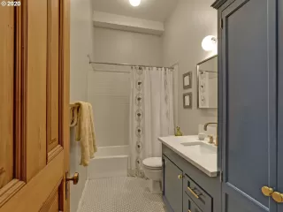 Photo #6: 20289805 Listing