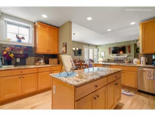 Photo #5: 20290210 Listing