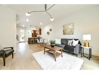 Photo #5: 20290451 Listing