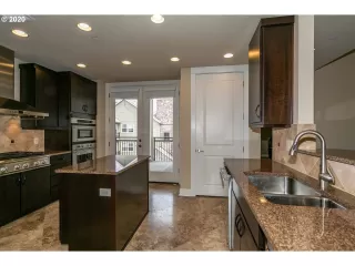 Photo #5: 20291512 Listing