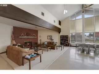 Photo #4: 20293394 Listing