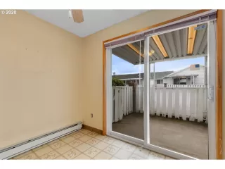 Photo #5: 20293394 Listing