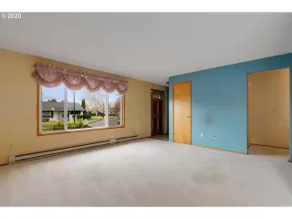 Photo #6: 20293394 Listing