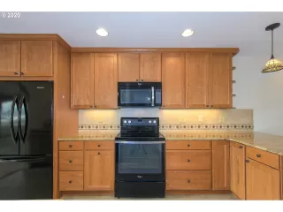 Photo #4: 20293439 Listing