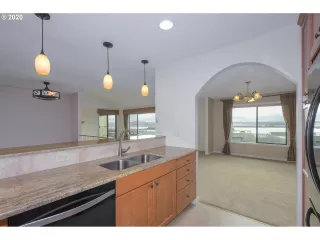 Photo #5: 20293439 Listing