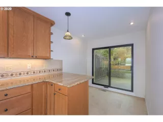 Photo #6: 20293439 Listing