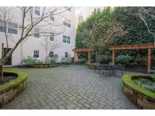 Photo #4: 20293737 Listing