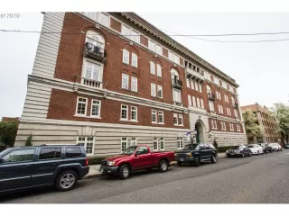 Photo #5: 20293737 Listing