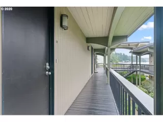 Photo #2: 20294215 Listing