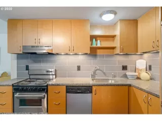 Photo #5: 20294215 Listing