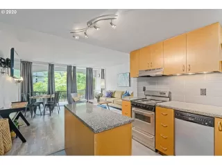 Photo #6: 20294215 Listing