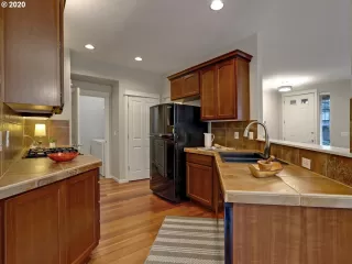 Photo #6: 20294339 Listing