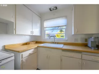 Photo #5: 20294831 Listing