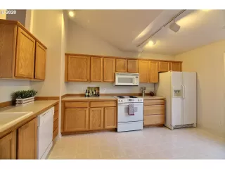 Photo #4: 20295418 Listing