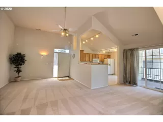 Photo #5: 20295418 Listing