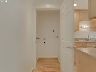 Photo #6: 20295566 Listing