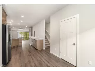 Photo #5: 20295625 Listing