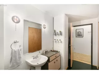 Photo #5: 20296248 Listing 