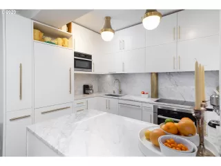 Photo #6: 20296700 Listing