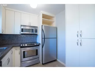 Photo #6: 20297110 Listing