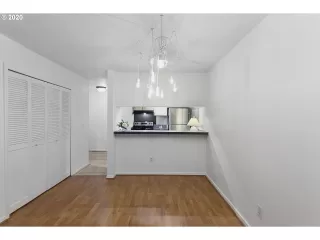 Photo #1: 20297572 Listing