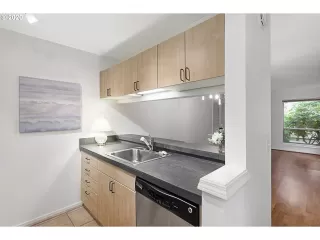 Photo #4: 20297572 Listing