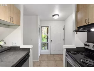 Photo #5: 20297572 Listing