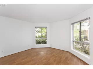 Photo #6: 20297572 Listing