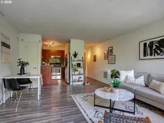 Photo #4: 20297950 Listing
